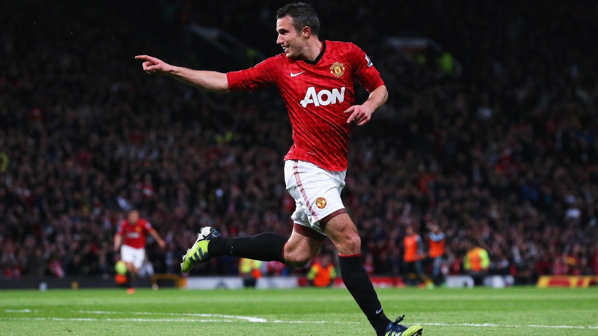 现场氛围：球迷互动带来的火热气氛，足球球迷现场