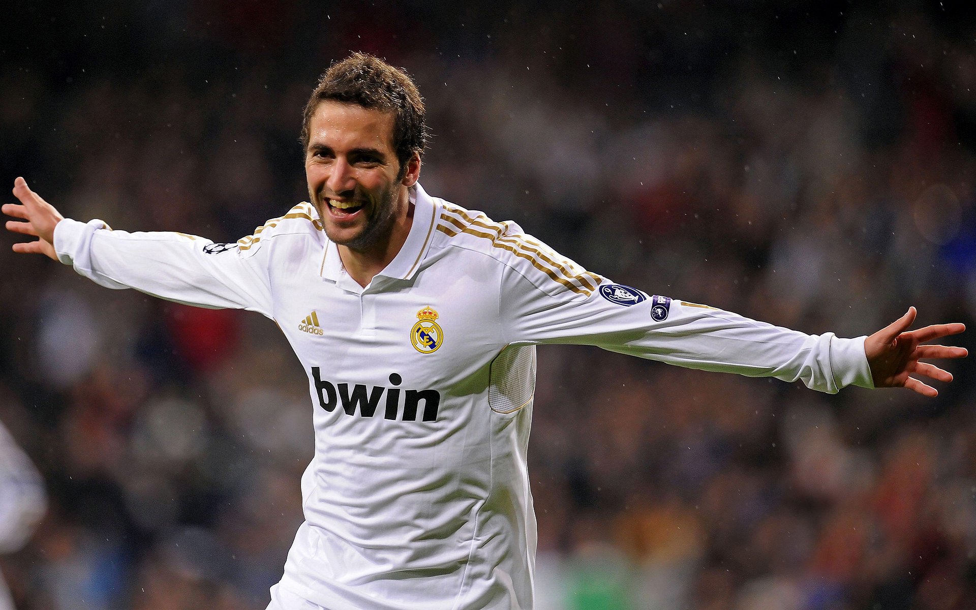 高空争顶还是控球控场？欧冠战术解密